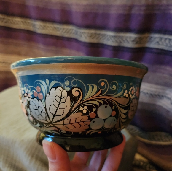 Handpainted wood bowl, one of a kind - Picture 5 of 6